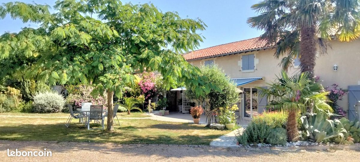 Maison 8 pièces 169 m² · à Angliers · 169 m² · 249 000 €
