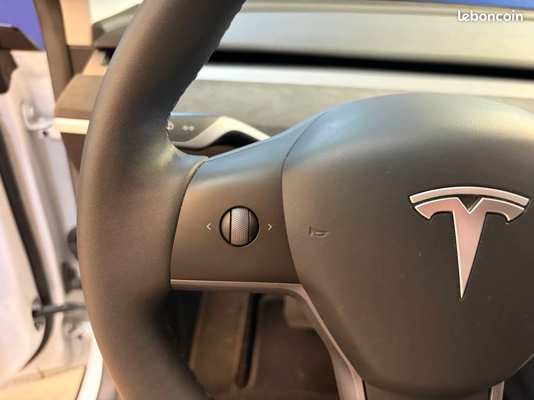 TESLA Model Y Electrique 264 ch Standard - 2022 - 58 500 km - Mode sentinelle - Attelage (image 13)