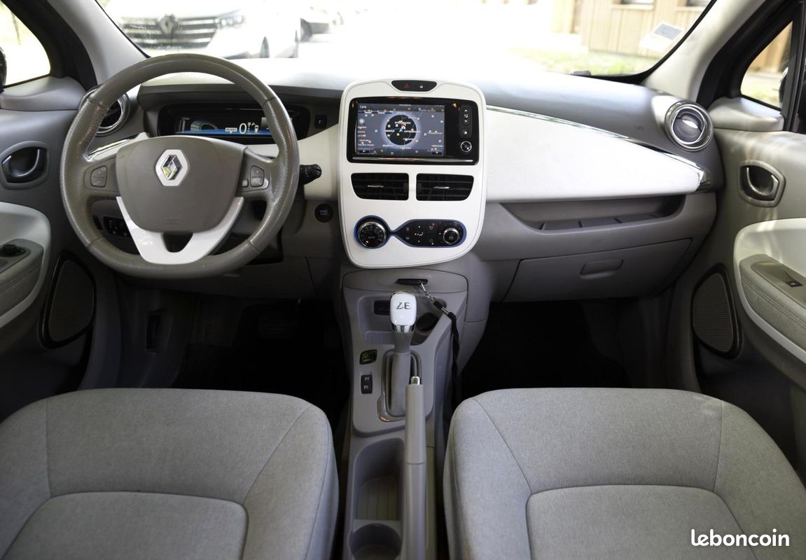 RENAULT ZOE R90 - 92ch - Finition Zen - Batterie en Location SOH 94% - Garantie 12 Mois (image 11)