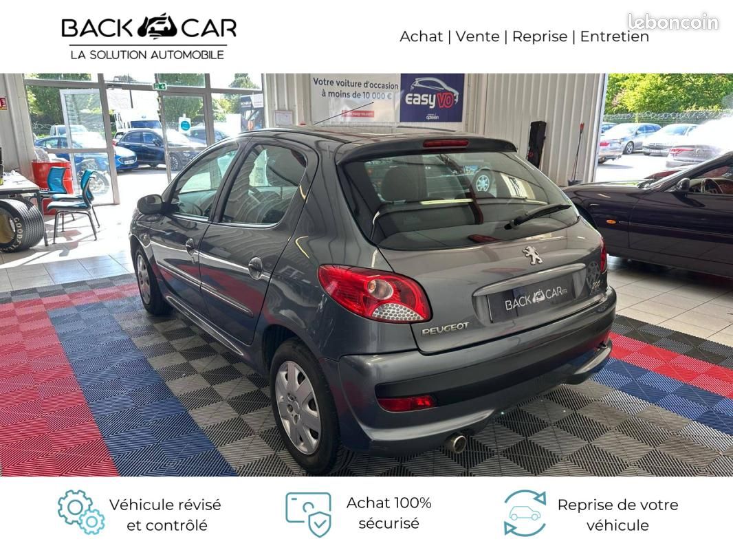 Peugeot 206+ 1.4 HDi 70ch FAP BLUE LION Urban (image 6)
