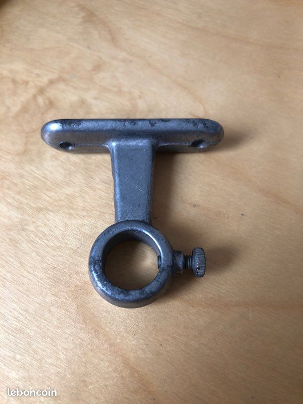 Fixation barre penderie ancien (image 1)