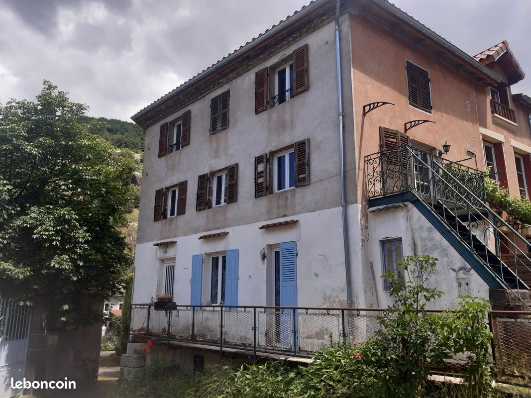 Appartement 6 pièces 120 m² · à Saint-Julien-des-Chazes · 120 m² · 33 000 €