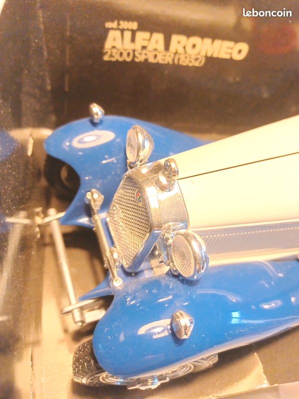 Bburago 1:18 - Coche a escala - Alfa Romeo 8C 2300 Spider - 1932