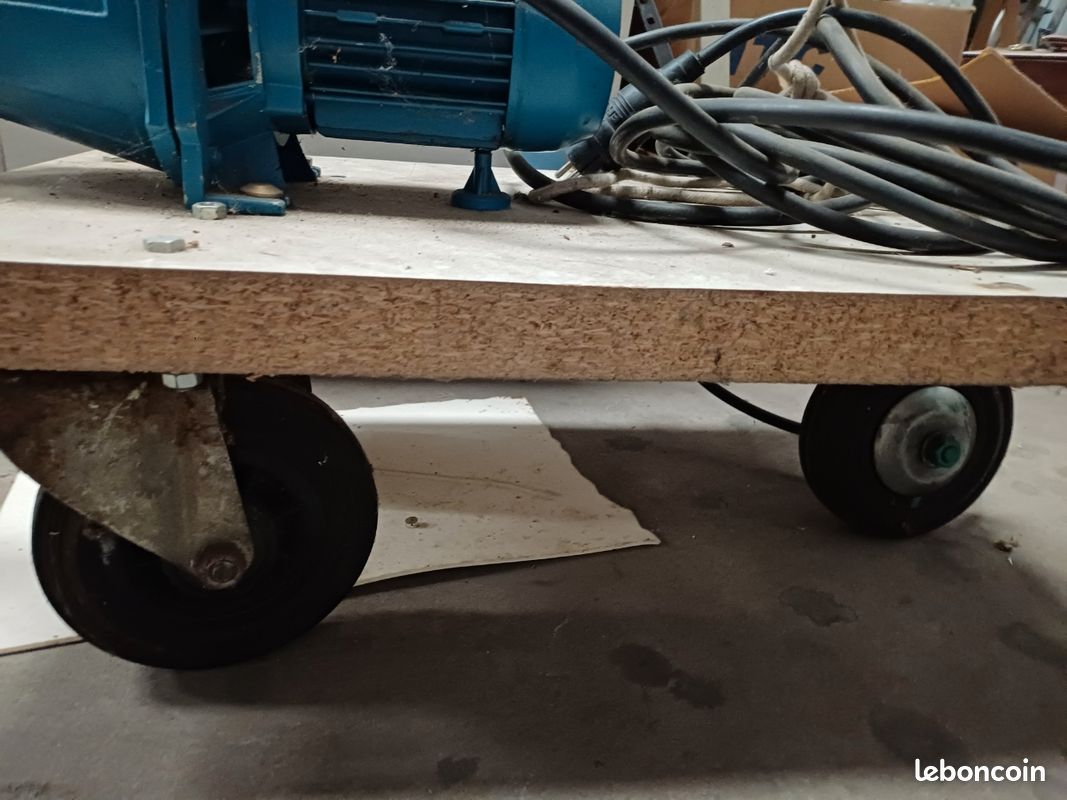 Pompe à eau sur roulettes (image 3)