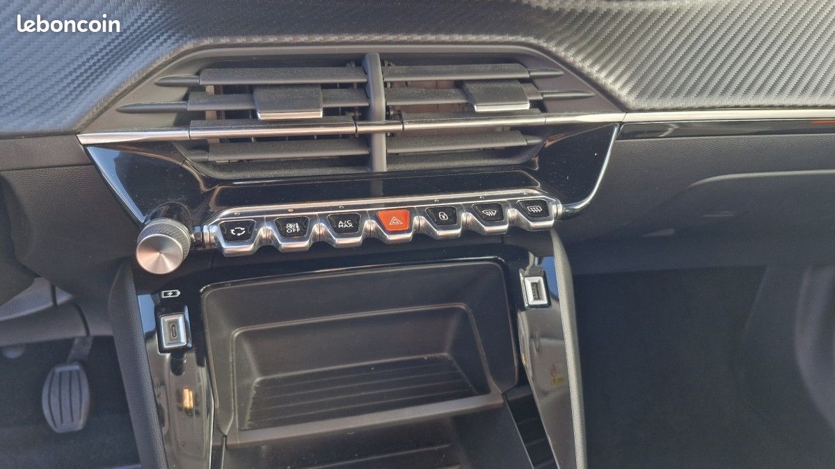 Peugeot 2008 PURETECH 100 ACTIVE PACK (image 28)