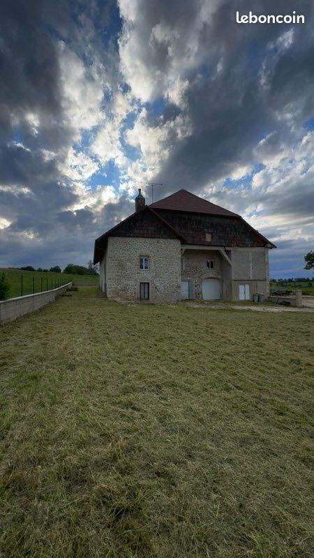 Maison 10 pièces 517 m² · à Mignovillard · 517 m² · 470 000 €