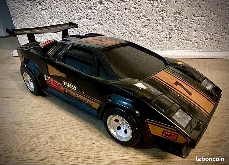 Véhicule voitures Lamborghini Countach racing vintage année 80