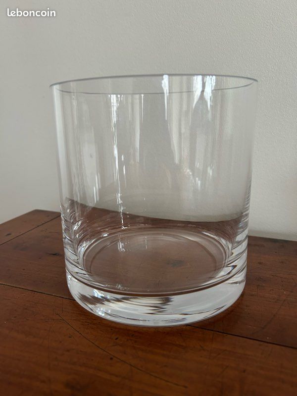 Vase droit cylindrique en verre (image 1)
