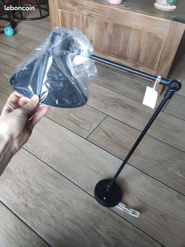Lampe de bureau neuve à fixer (image 1)