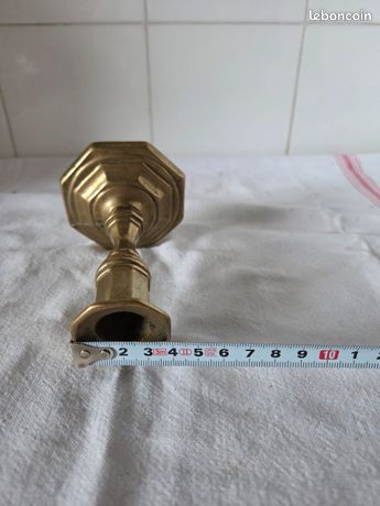 PAIRE DE BOUGEOIRS EN CRISTAL DE ROCHE ET CUIVRE DORE , ITALIE, PROBABLEMENT MIL