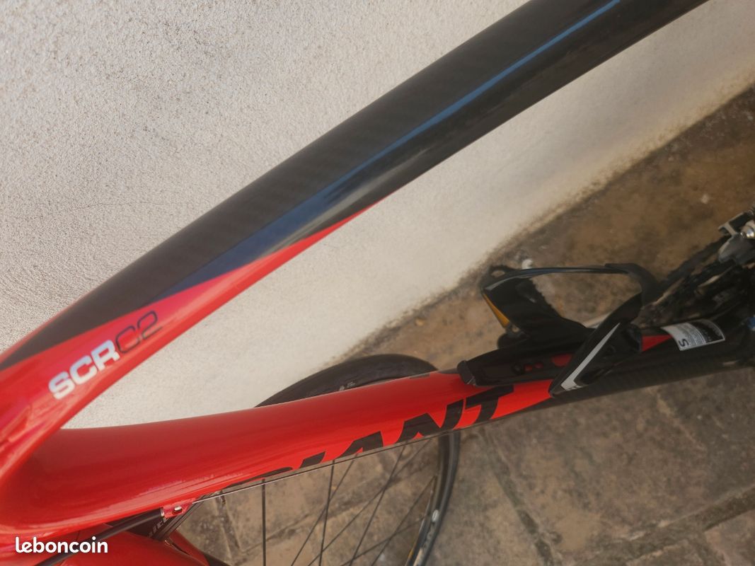 Vends vélo de route tout carbone GIANT Scrc2 (image 2)