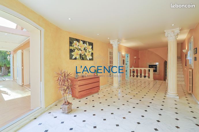 https://img.leboncoin.fr/api/v1/lbcpb1/images/93/d8/04/93d804dd4b2cbd3b6c01451aa85cc939564dea8d.jpg?rule=ad-image