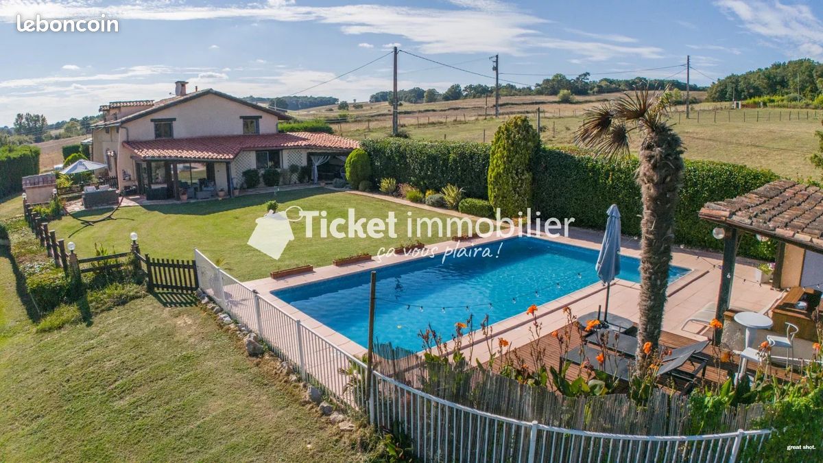 Maison 7 pièces 226 m² · à Lévignac · 226 m² · 449 900 €