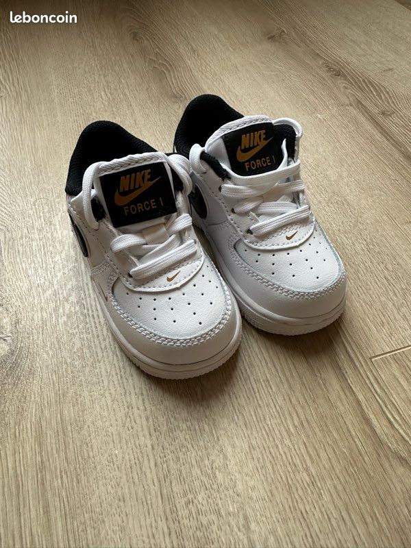 Nike Air Force Low LV8 Blanc Metallic Doré Noir (bébé) Chaussures