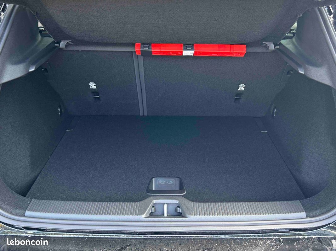 VOLVO EX30 P5 Long Range 272 ch Plus (image 13)