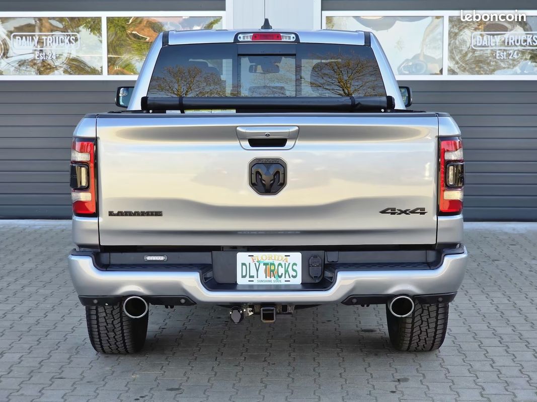 Dodge RAM 1500 Laramie Night Edition 5.7 HEMI 401 ch 4x4 – Harman Kardon – Écran 12” – 22” (image 6)