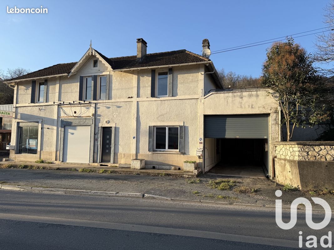 Maison 7 pièces 178 m² · à Dausse · 178 m² · 170 000 €