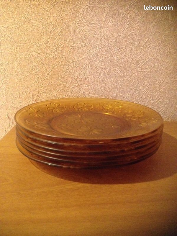 Lot d'assiettes plates et à dessert (image 1)