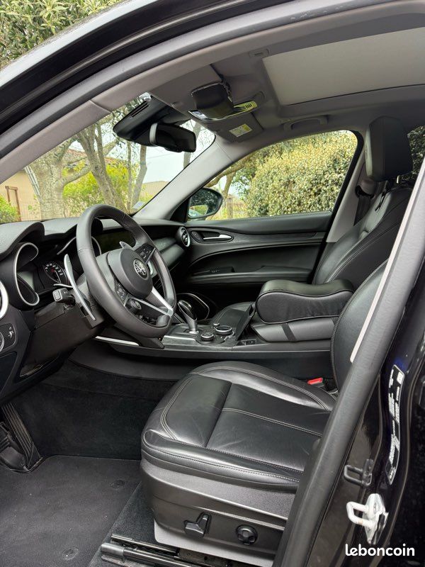Alfa Romeo Stelvio (image 3)