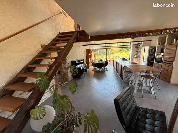Maison ancienne 600 m2 + 1 Ha - 7km meximieux - 30 km Lyon