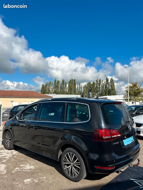 Volkswagen Sharan II 2.0 TDI 150Ch Allstar 7 places – GPS Europe tactile / Toit ouvrant panoramique / Attelage amovible / Radars AV & AR / Climatisation auto (image 5)