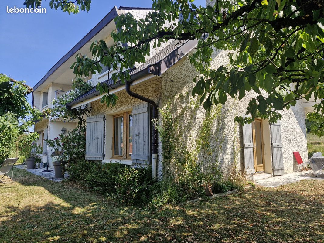 Maison 8 pièces 179 m² · à Sales · 179 m² · 499 000 €