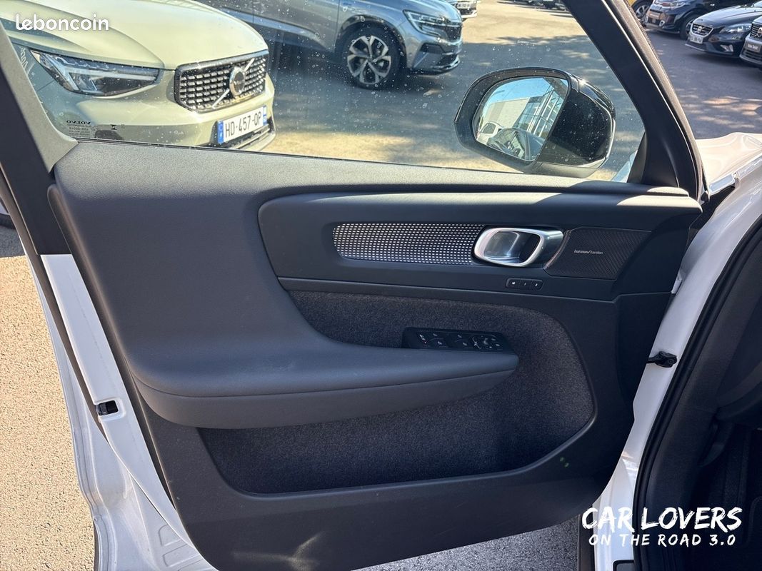 VOLVO XC40 B3 163 ch DCT7 Ultra (image 17)