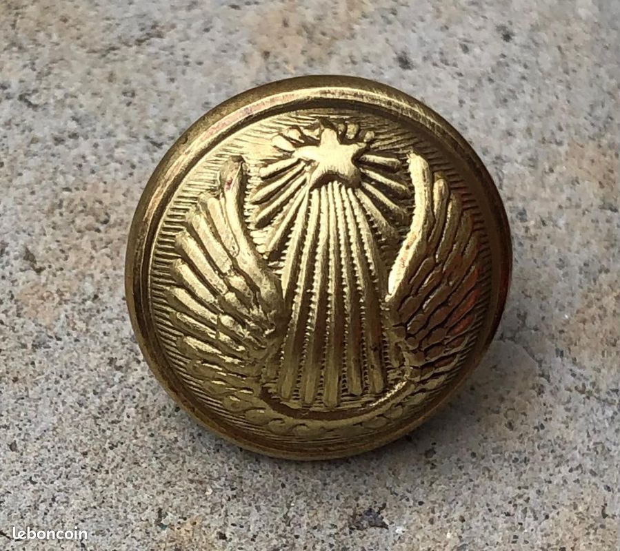 Lot objets militaires : magnet , insigne , écusson , bouton (image 3)