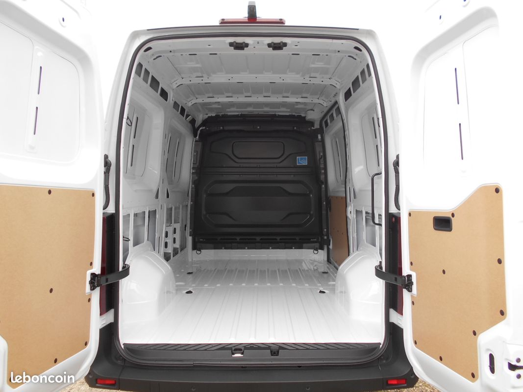 RENAULT MASTER IV NEUF 2.0 Blue DCi 150cv bvm6 3.5 T. EXTRA STOCK à 28408 HT (image 4)
