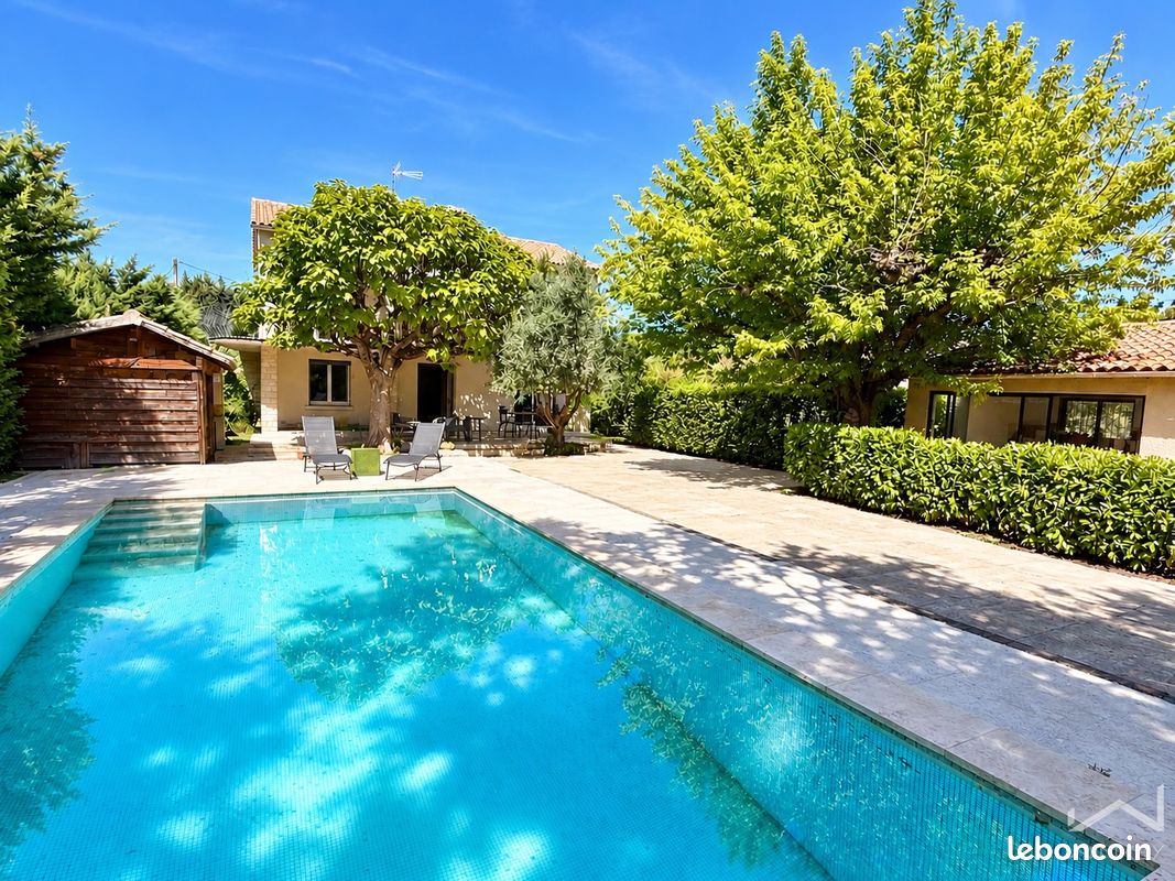 Maison 7 pièces 201 m² · à Uchaux · 201 m² · 441 500 €