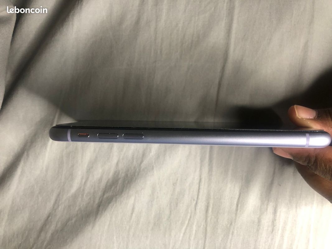 IPhone 11 mauve 64Go (image 4)