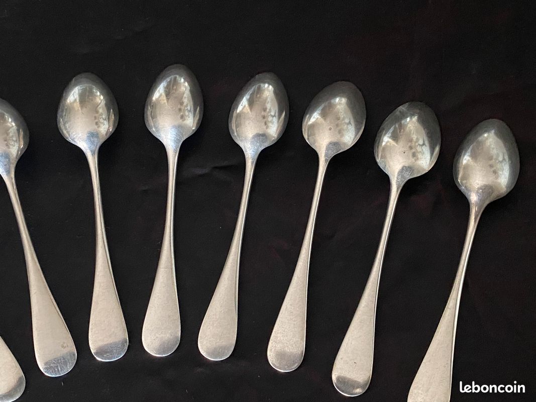 12 Cuillères à dessert en métal argenté