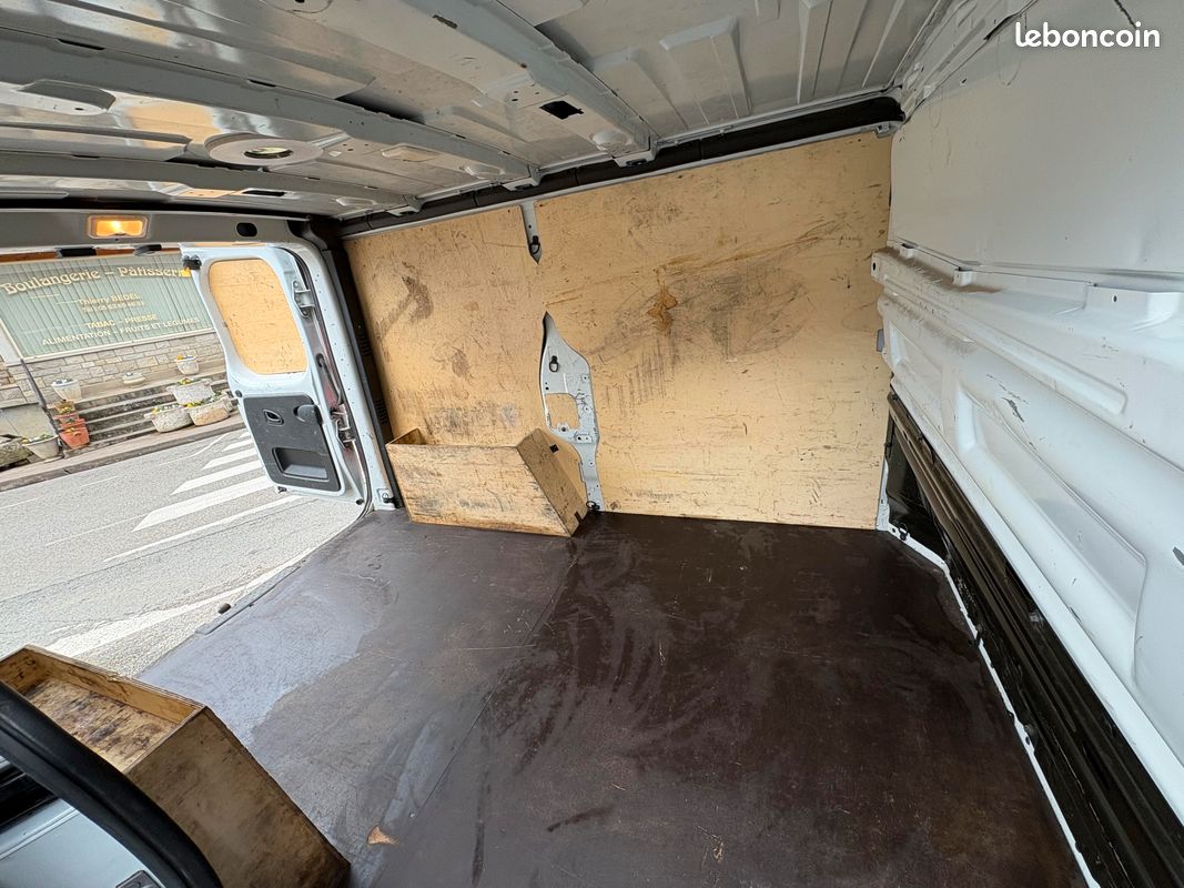 RENAULT Trafic III Fourgon L1H1 2.0 Blue DCI 110cv ATTELAGE (image 5)