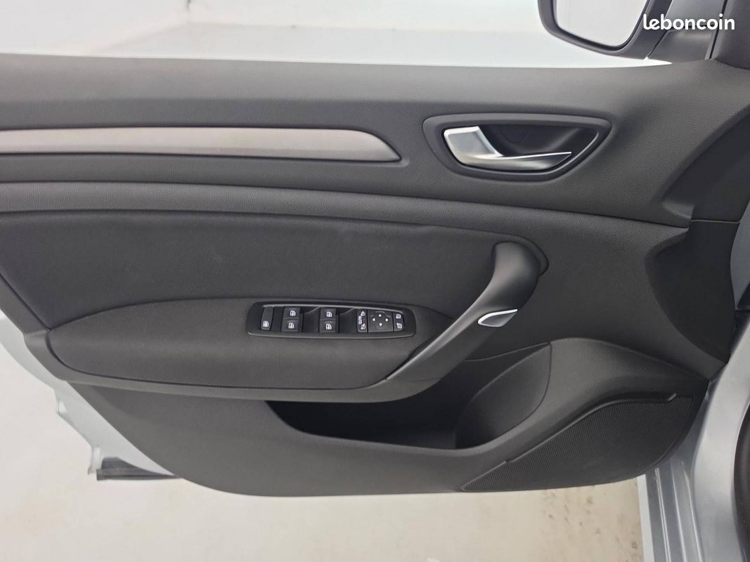 RENAULT Megane IV Berline TCe 140 Evolution (image 11)