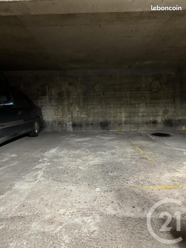 Parking 11 m² · à Paris · 11 m² · 90 €