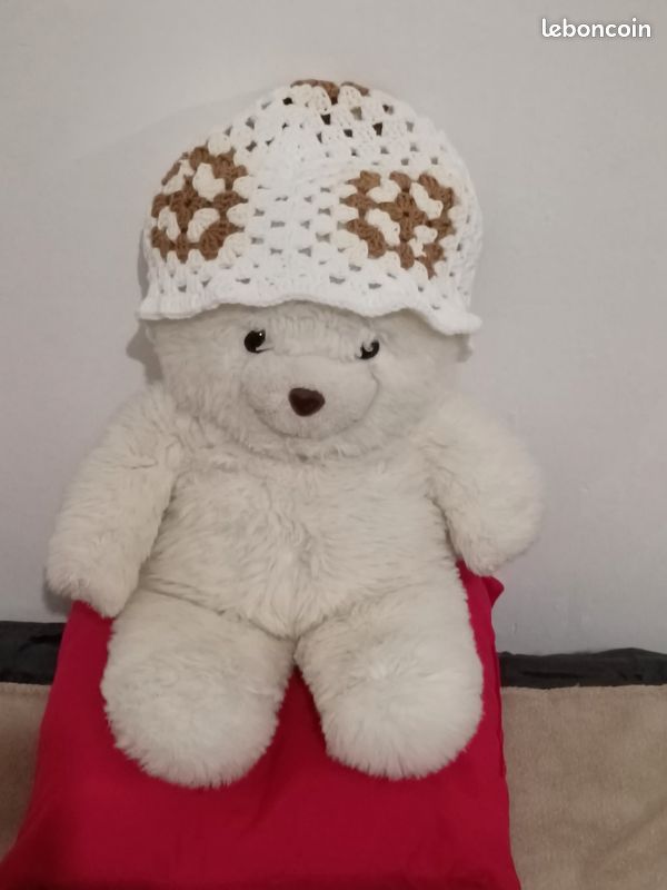 Bonnet fait mains au crochet (image 3)