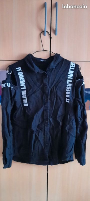 Chemise noir avec écriture blanche taille M (image 1)