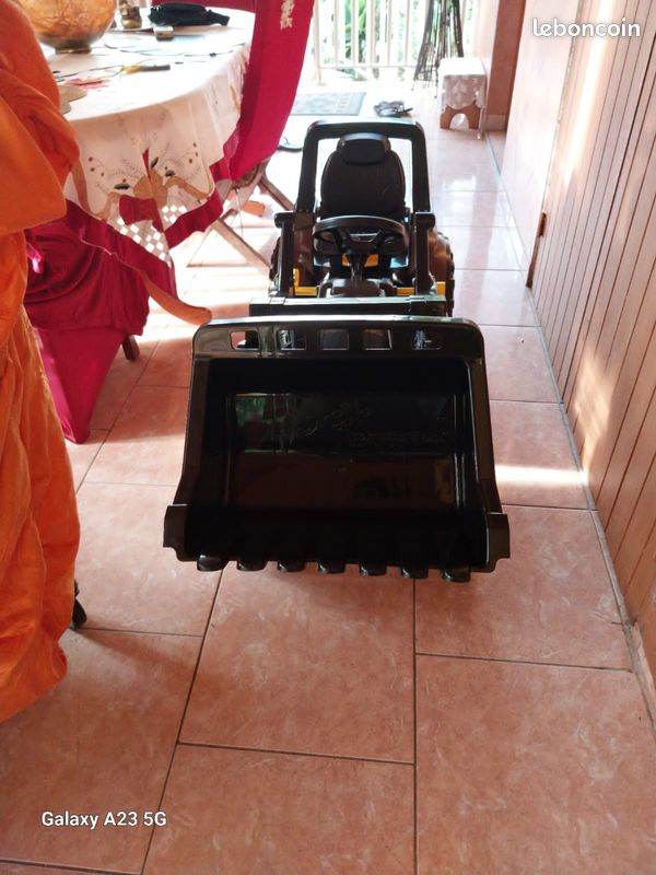 Tracteur pour enfant fonctionnel et neuf (image 2)