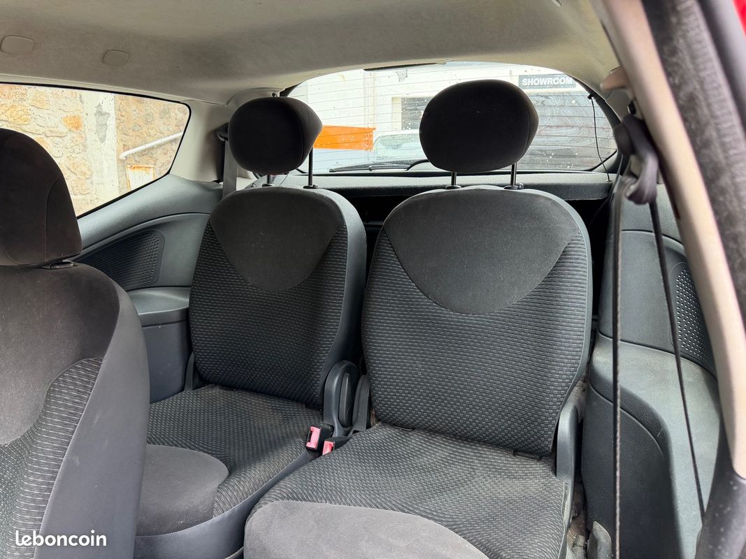 Citroën C2 1.4 i 75 CV / Ecran Navigation / CLIM / (image 8)