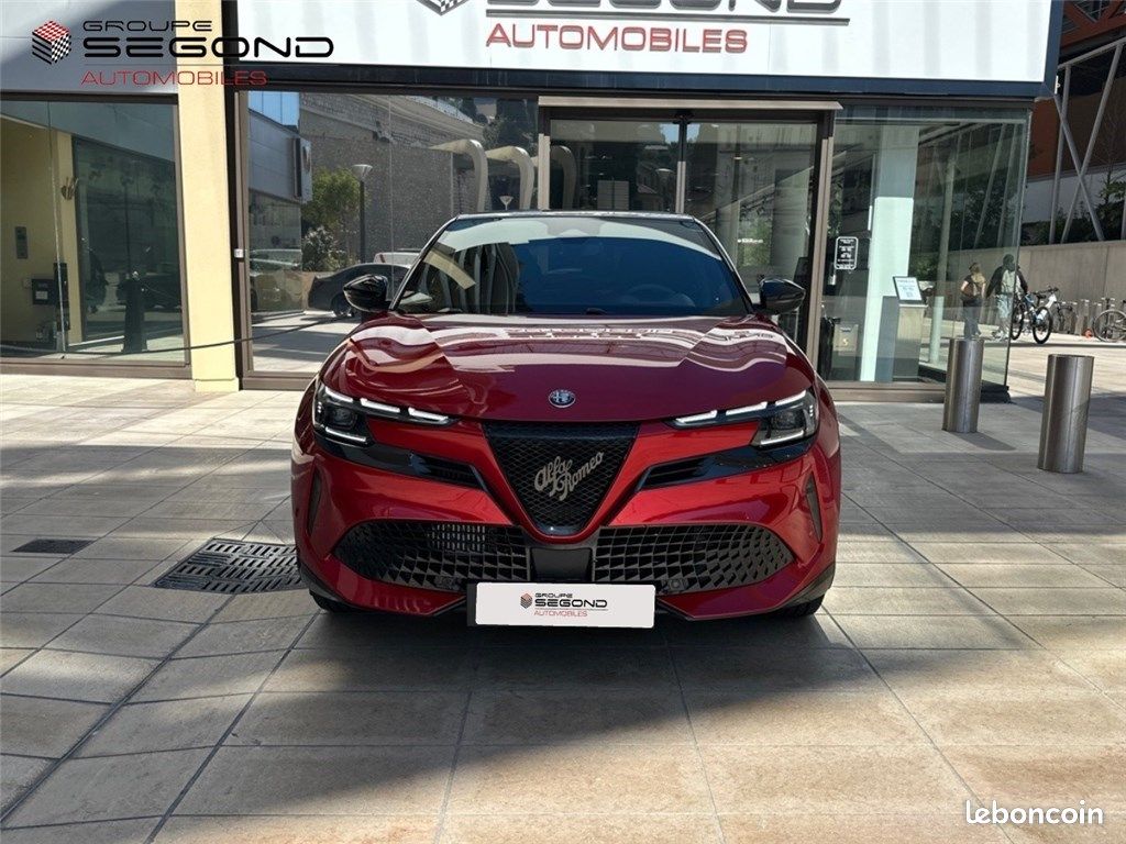 Alfa Romeo Junior 1.2 IBRIDA 145 CH EDCT6 Q4 Premium (image 4)