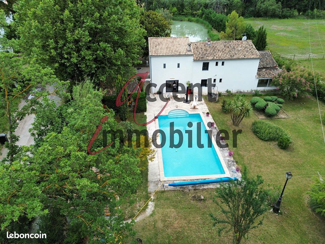 Maison 5 pièces 232 m² · à Caumont-sur-Durance · 232 m² · 790 000 €