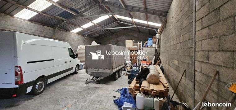 https://img.leboncoin.fr/api/v1/lbcpb1/images/93/fc/6a/93fc6a84f3e7753bd3fe1899227e6c1f55aa331a.jpg?rule=ad-image