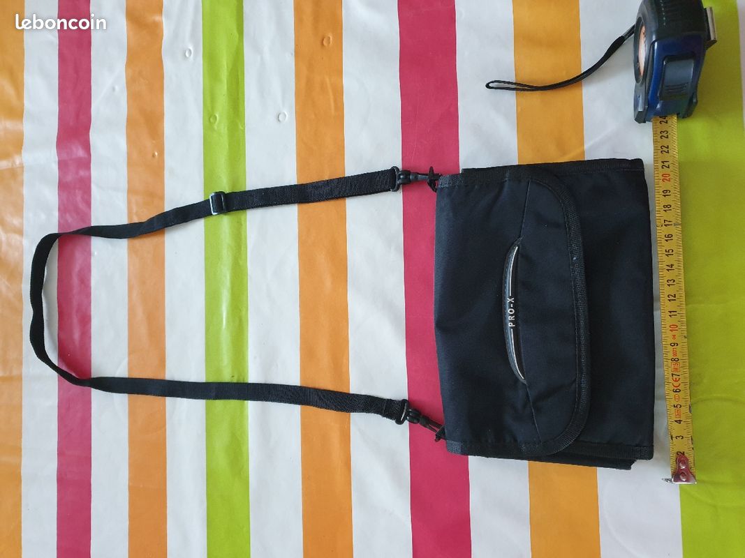 Petit sac noir bandoulière/banane attachée à la ceinture (image 1)