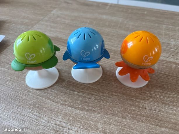 Hape Hochets Animaux Marins à Ventouse – Baleine, Pieuvre, Tortue – Bois Et Anneaux De Dentition – 3 Sons Différents – Dès La Naissance