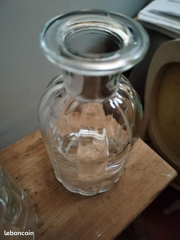 Lot de 3 vases soliflores en verre transparent, identiques. Très bel état, sans éclat ni fêle. Hauteur 14 cm, diamètre 7,5 cm. Idéal déco, fleurs ou collection (image 7)