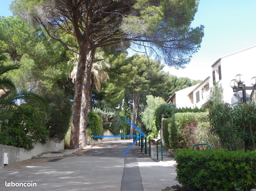 Studio + clim + terrasse de 20m2 à 300m plage des Lecques (image 6)