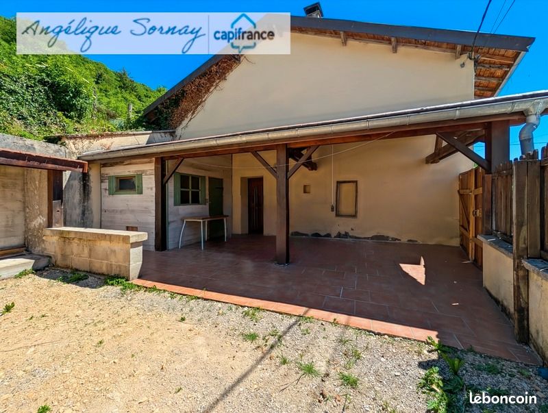 Maison 5 pièces 103 m² · à Saint-Amour · 103 m² · 120 000 €
