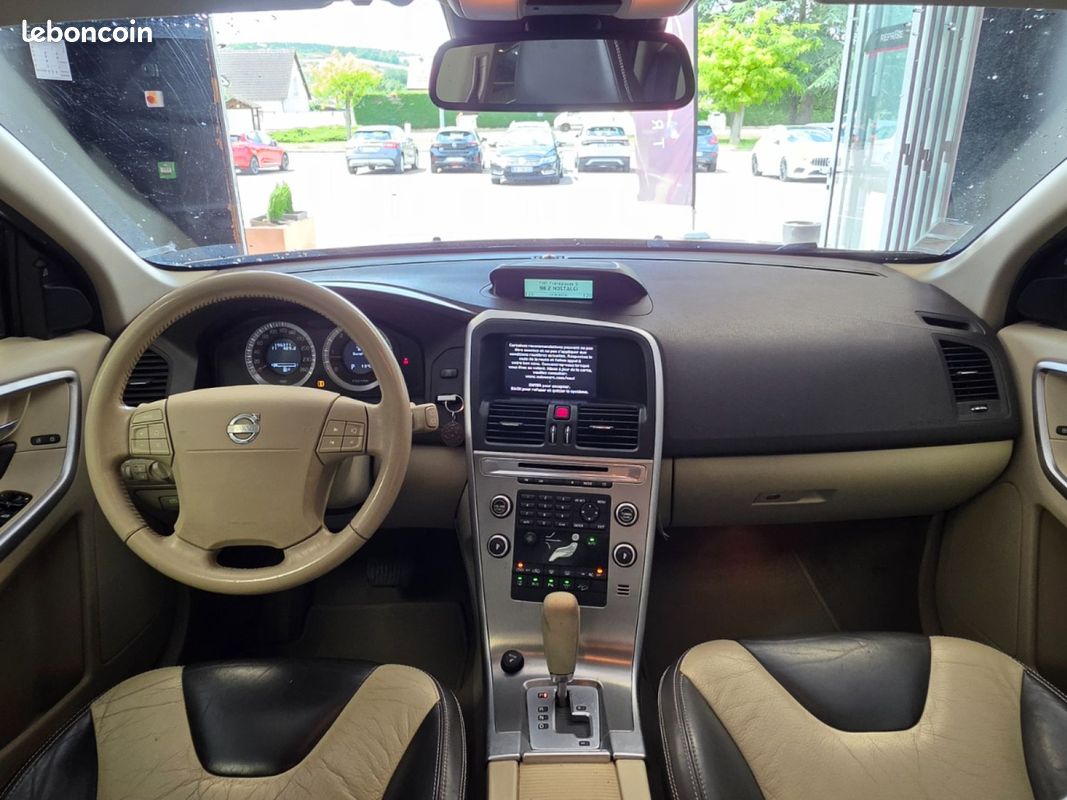 VOLVO XC60 D5 AWD Summum Geartronic A (image 9)