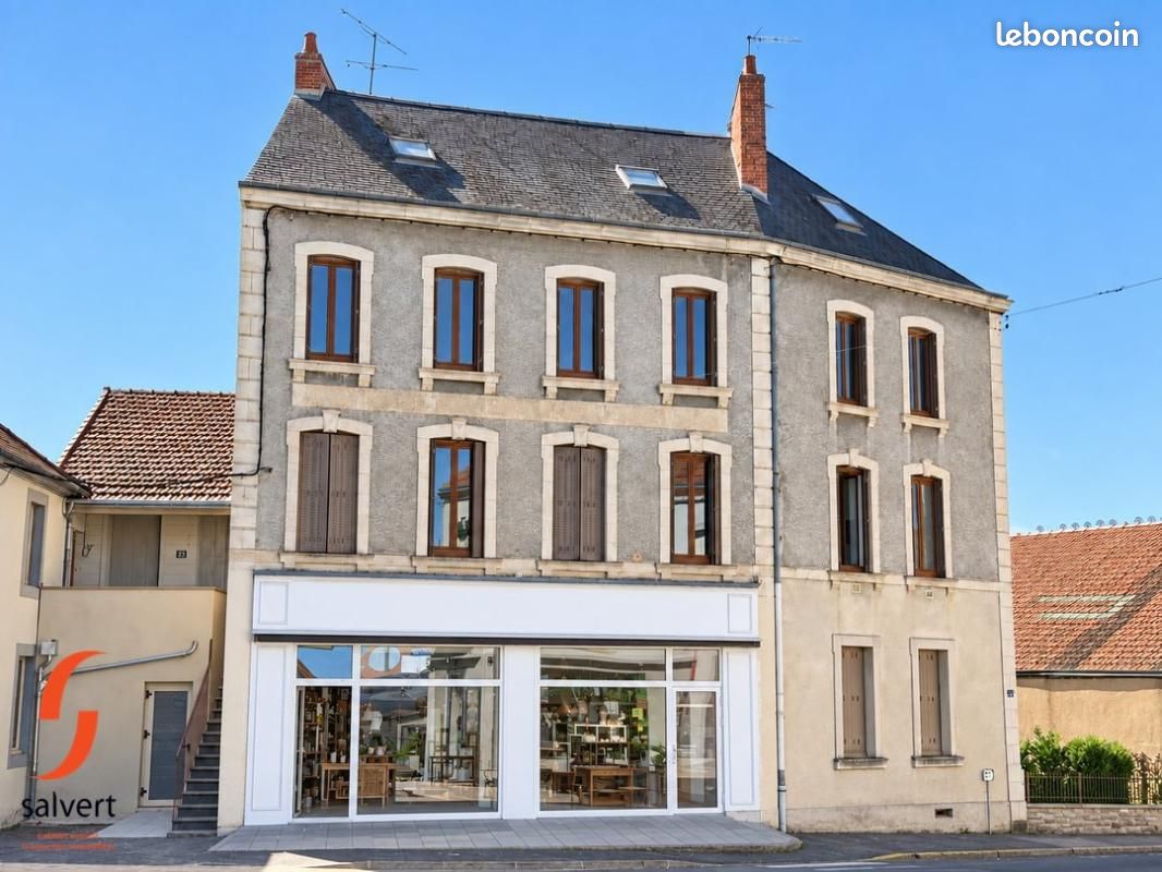 Immeuble 320 m² · à Néris-les-Bains · 320 m² · 294 500 €