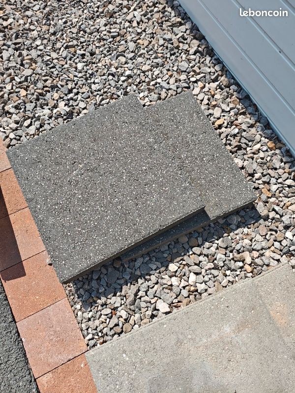 2 chapeaux de pilasses en béton gris anthracite (image 1)